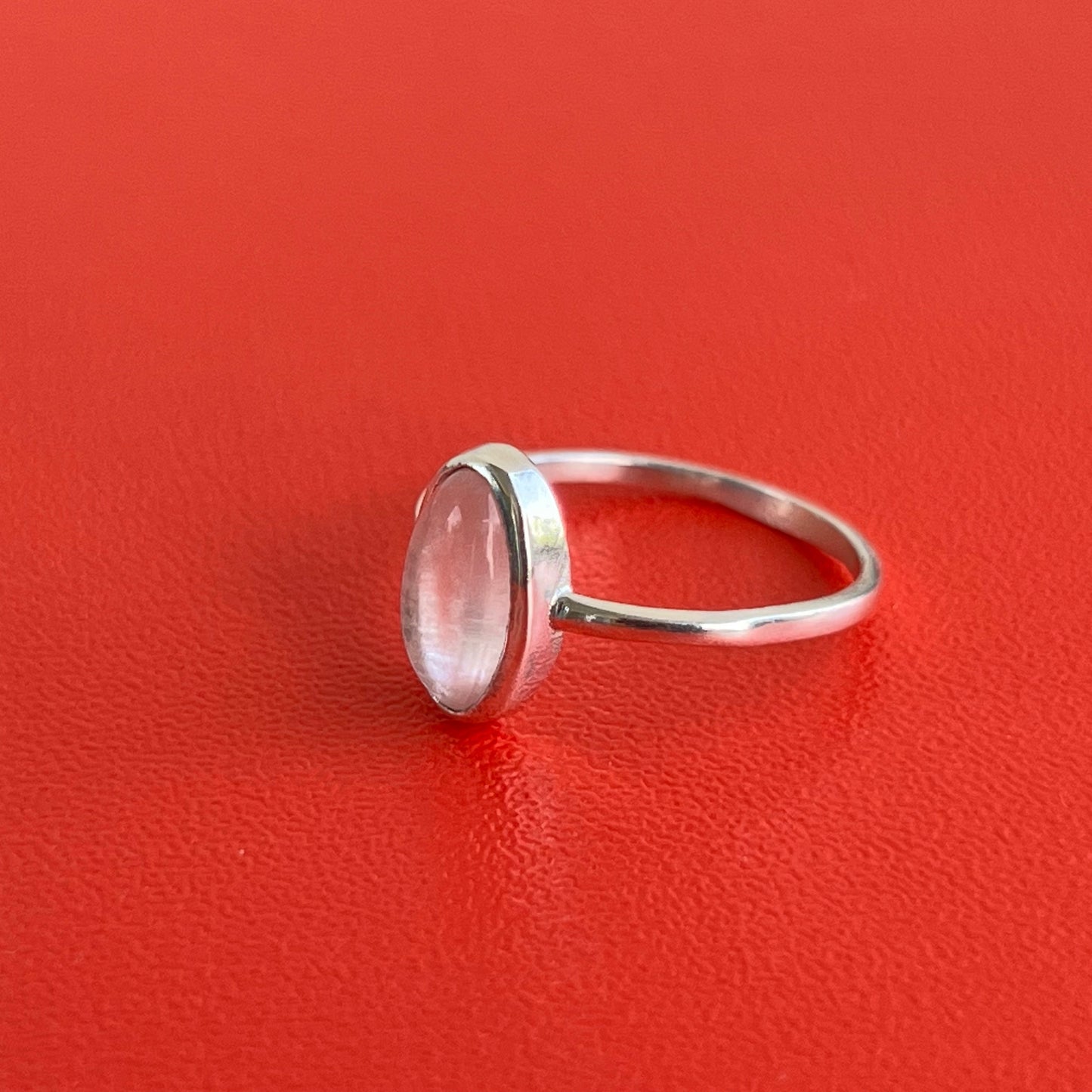 Anillo Piedra Luna OVALE | "Equilibrio emocional, Calma e Intuición" | Plata 925