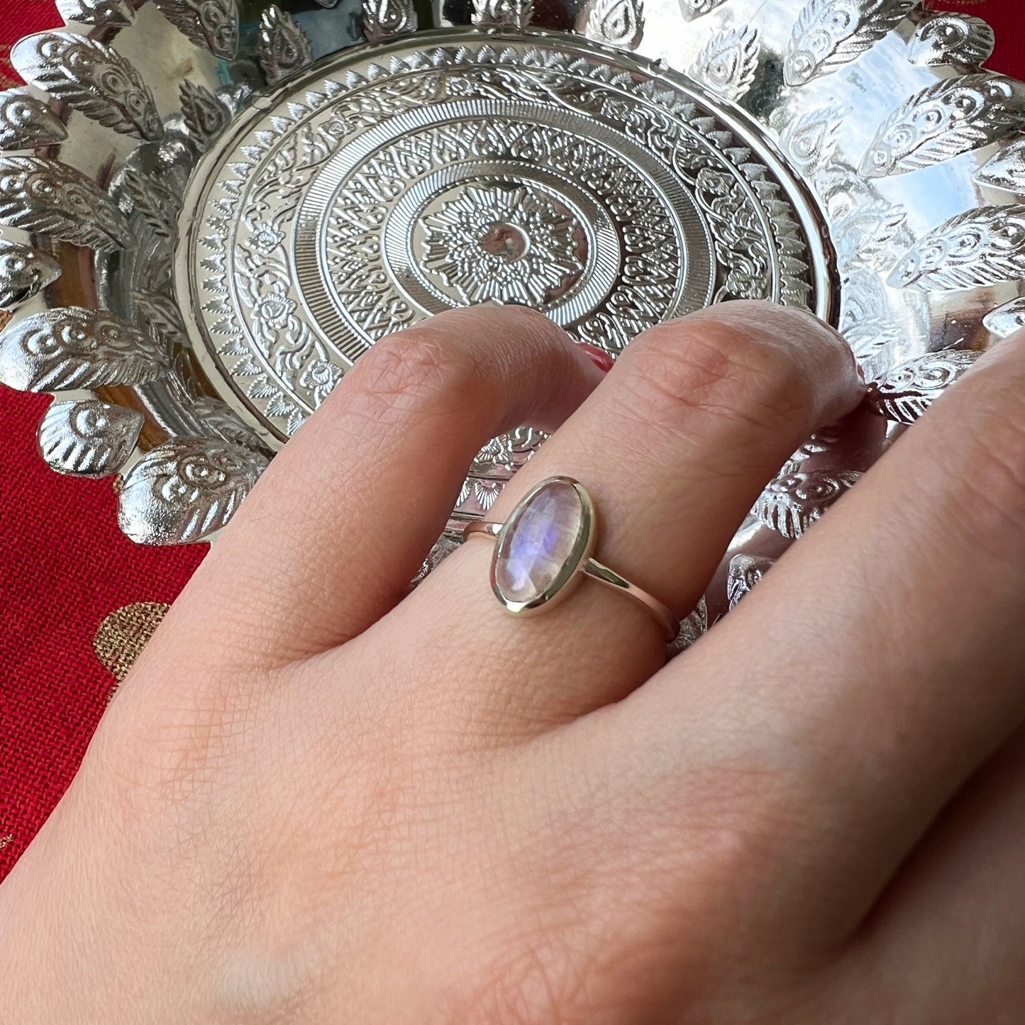 Anillo Piedra Luna OVALE | "Equilibrio emocional, Calma e Intuición" | Plata 925