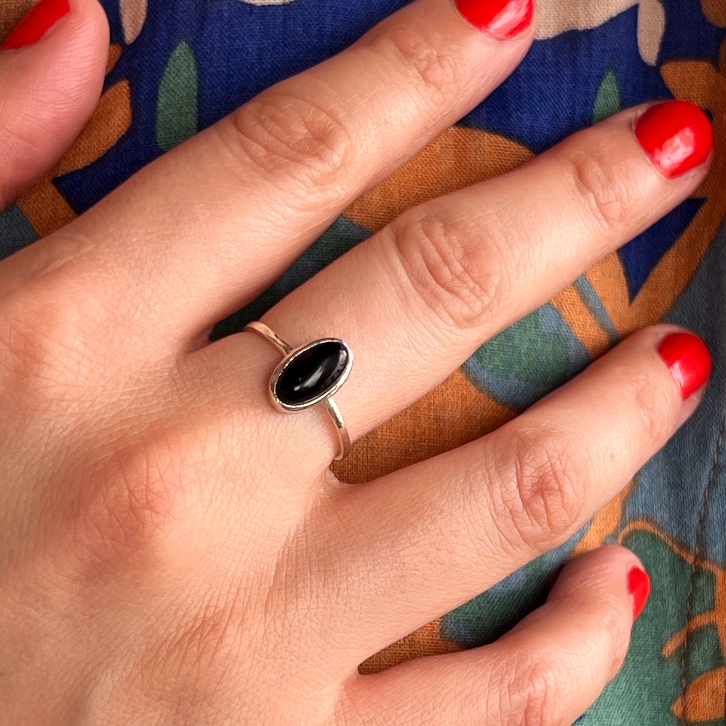 Anillo Ónix OVALE | "Protección y fortaleza" | Plata 925