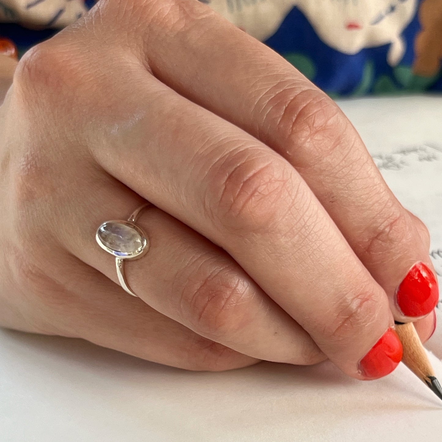 Anillo Piedra Luna OVALE | "Equilibrio emocional, Calma e Intuición" | Plata 925