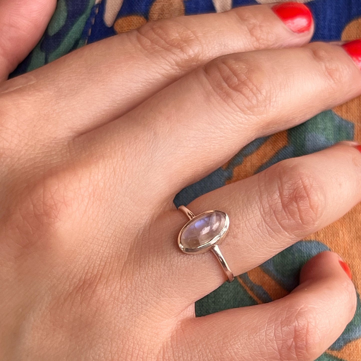Anillo Piedra Luna OVALE | "Equilibrio emocional, Calma e Intuición" | Plata 925