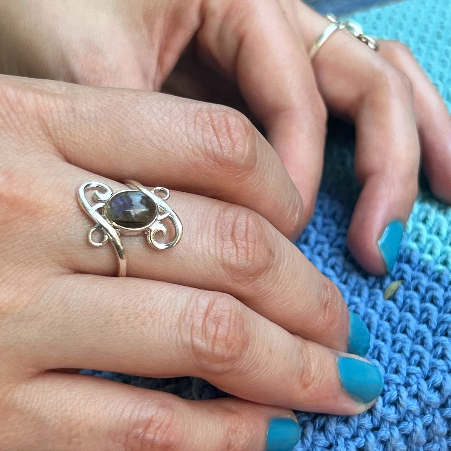 Anillo Labradorita MILAM | "Protección, Intuición y espiritualidad"| Plata 925