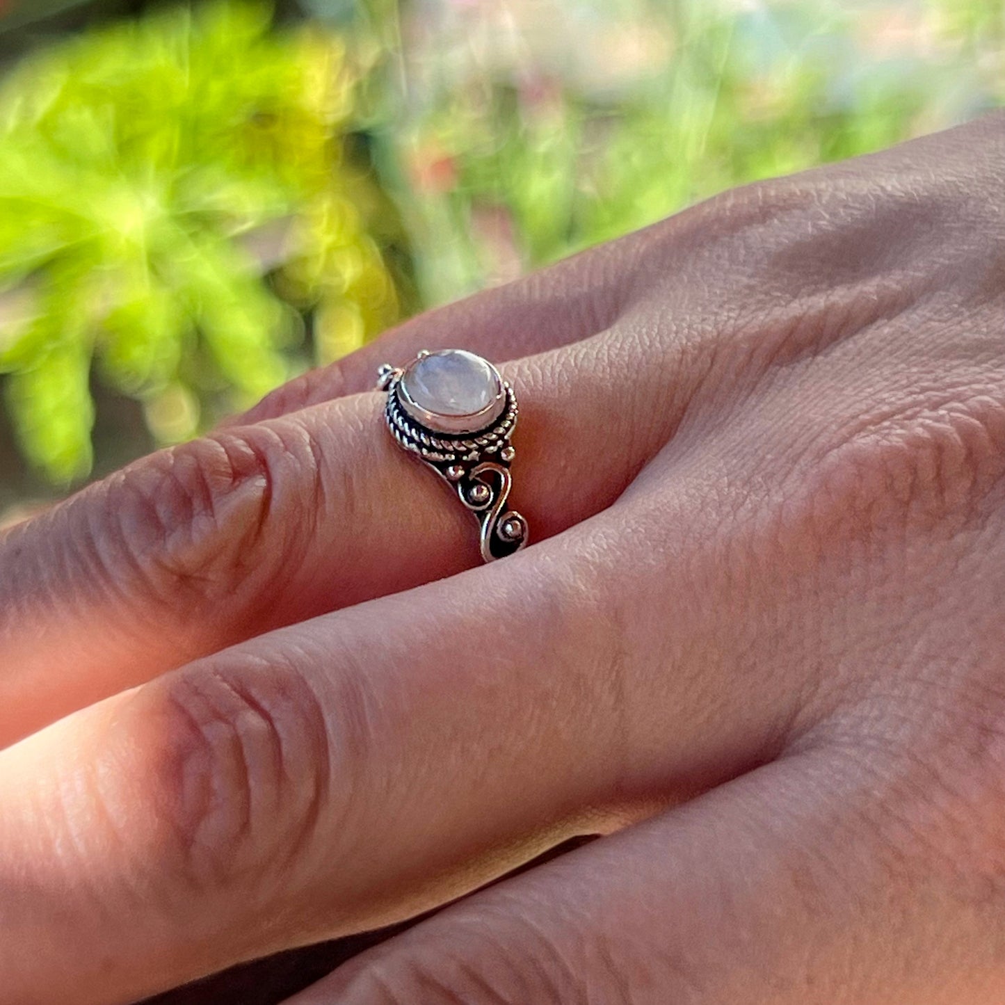 Anillo Piedra Luna AGNI | "Equilibrio emocional, Calma e Intuición" | Plata 925