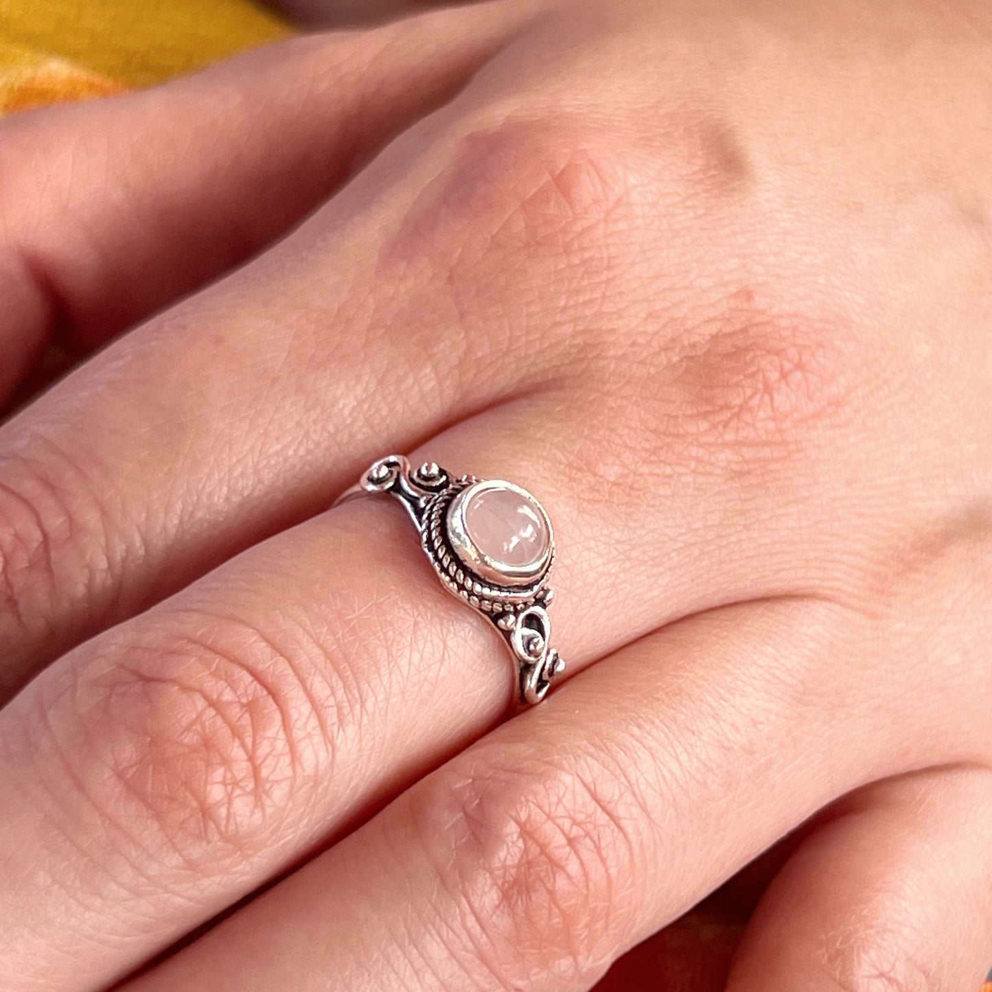 Anillo Cuarzo Rosa AGNI | "Amor propio y Sanación emocional" | Plata 925