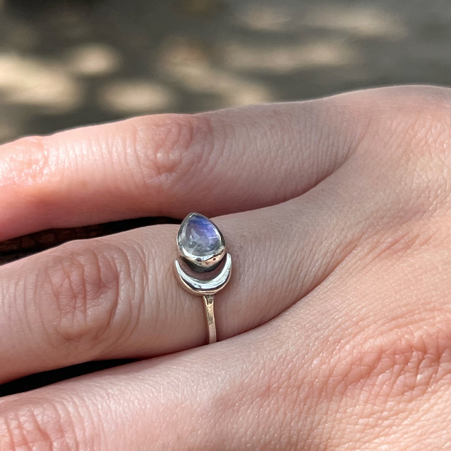 Anillo Piedra Luna GRAHANA | "Equilibrio emocional, Calma e Intuición" | Plata 925