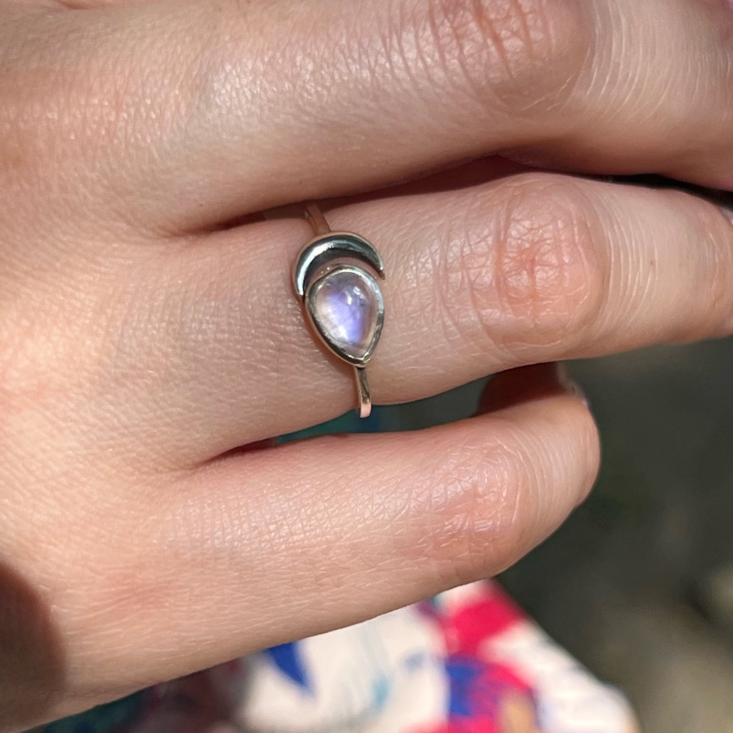 Anillo Piedra Luna GRAHANA | "Equilibrio emocional, Calma e Intuición" | Plata 925