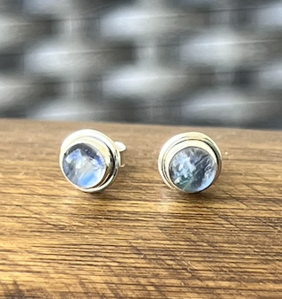 ARETES PEGADOS DE PLATA CON PIEDRA