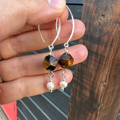 Aros Ojo de Tigre, perla de río y plata 925 | "Fuerza personal y confianza"