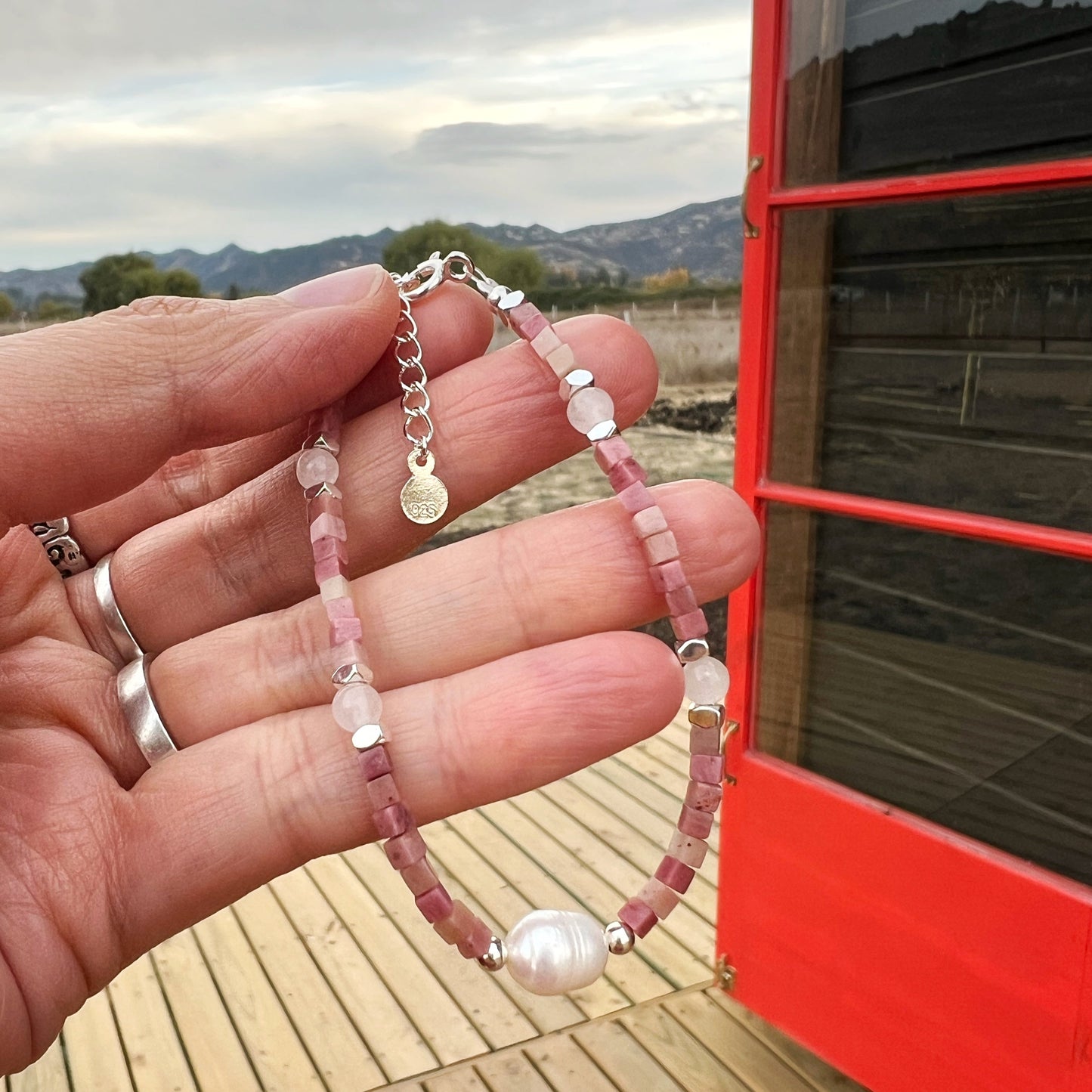 Pulsera "Amor propio y Energía Femenina"| Cuarzo rosa, Rodocrosita y Perla de río | Plata 925