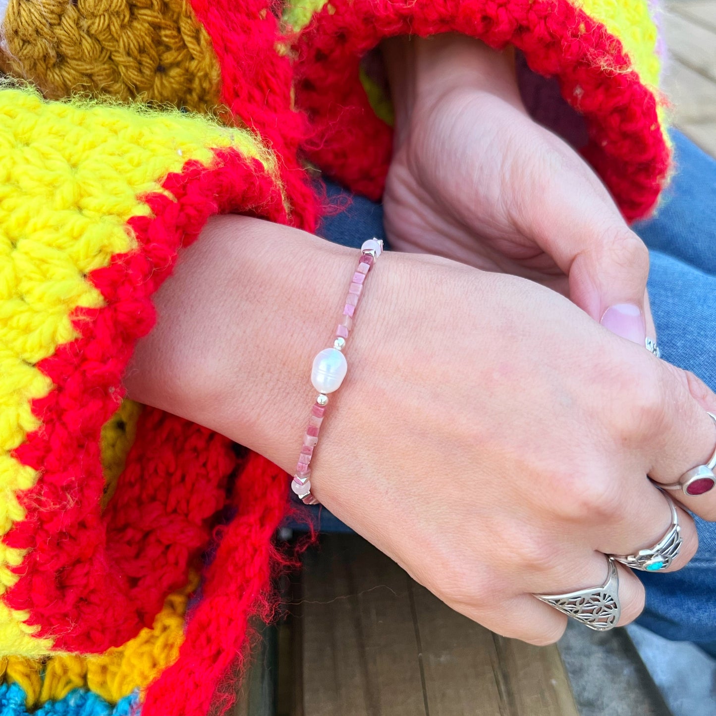 Pulsera "Amor propio y Energía Femenina"| Cuarzo rosa, Rodocrosita y Perla de río | Plata 925