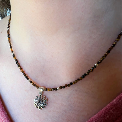 Collar de Ojo de Tigre con Dije de Sol | PROTECCIÓN Y ABUNDANCIA