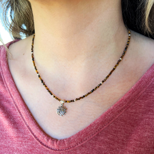 Collar de Ojo de Tigre con Dije de Sol | PROTECCIÓN Y ABUNDANCIA