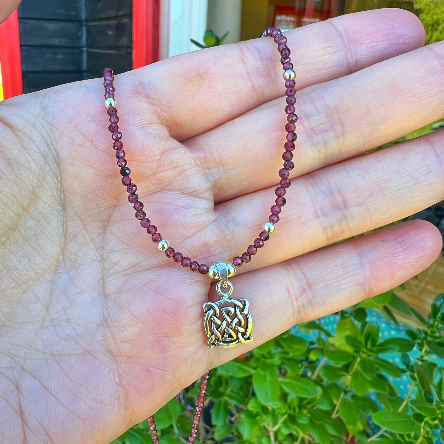 Collar "Vitalidad y Fortaleza" | Granate y Nudo Celta Dara | Plata 925