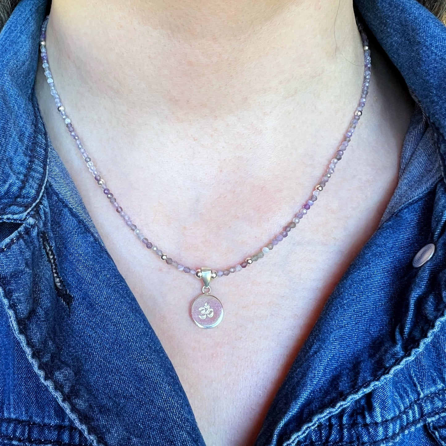 Collar "Conexión y Equilibrio Interior" | Amatista y Om | Plata 925