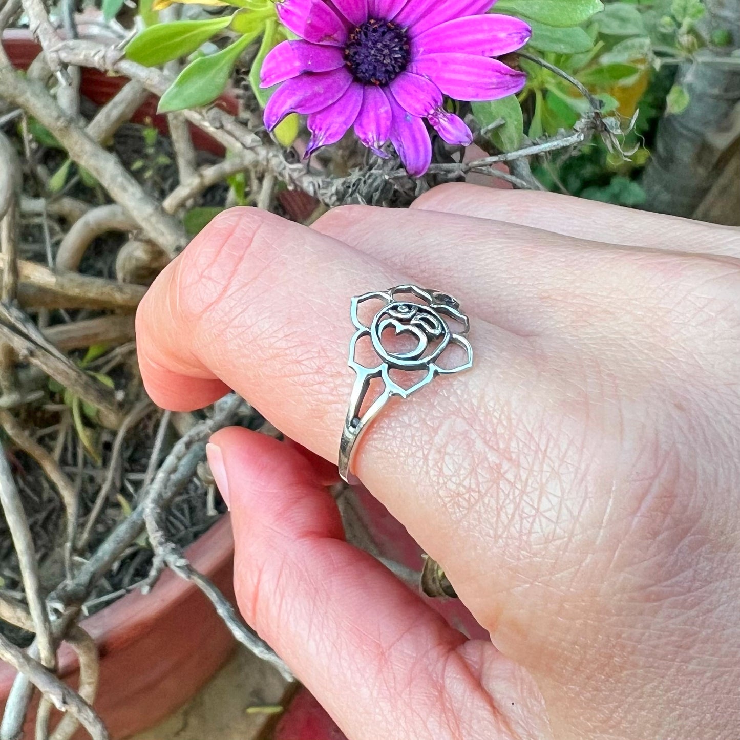 ANILLO DE PLATA |Flor de Loto y Ohm