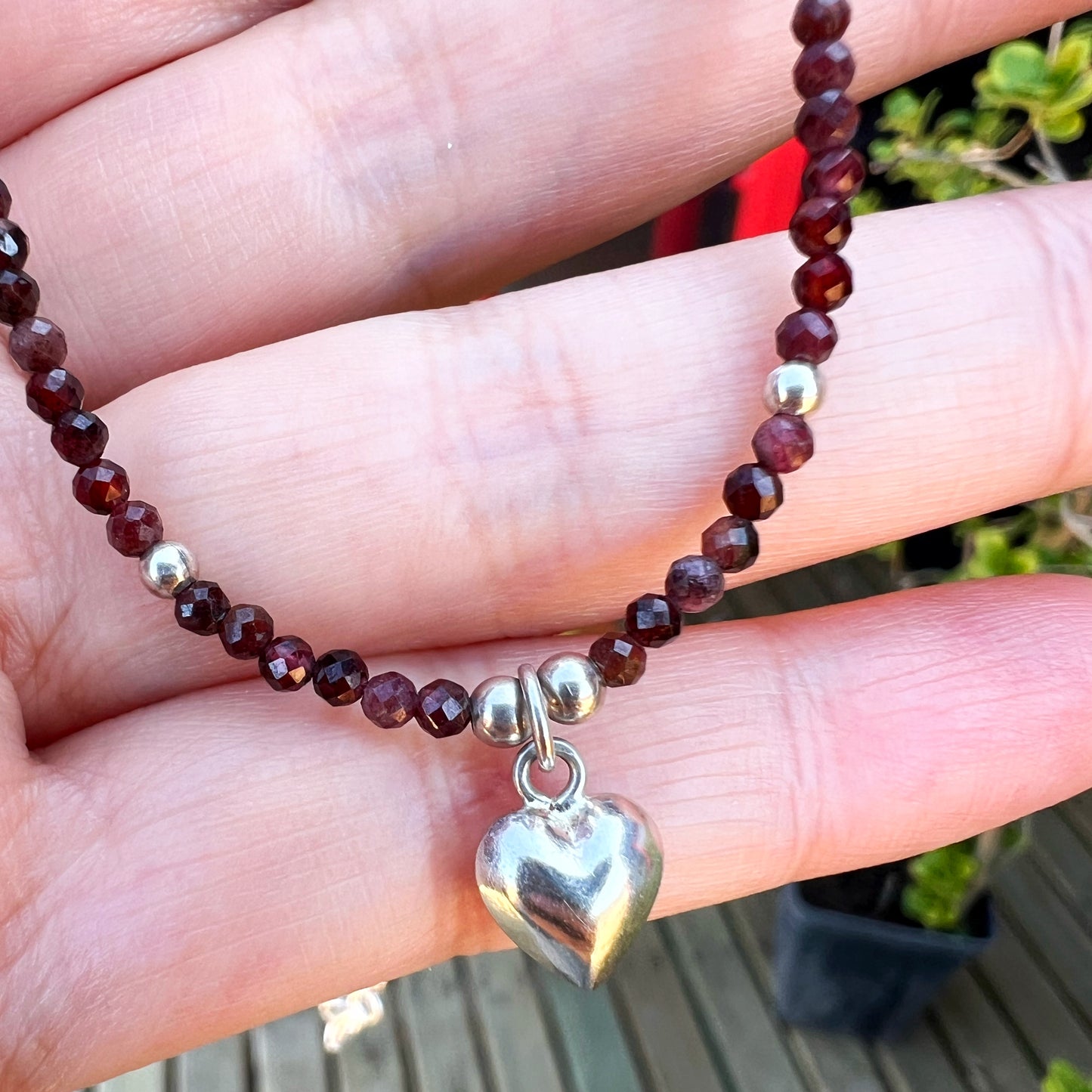 Collar " Pasión y vitalidad" | Granate y dije de corazón | Plata 925