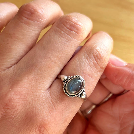 Anillo Labradorita KANTI |"Protección Espiritual" | Plata 925