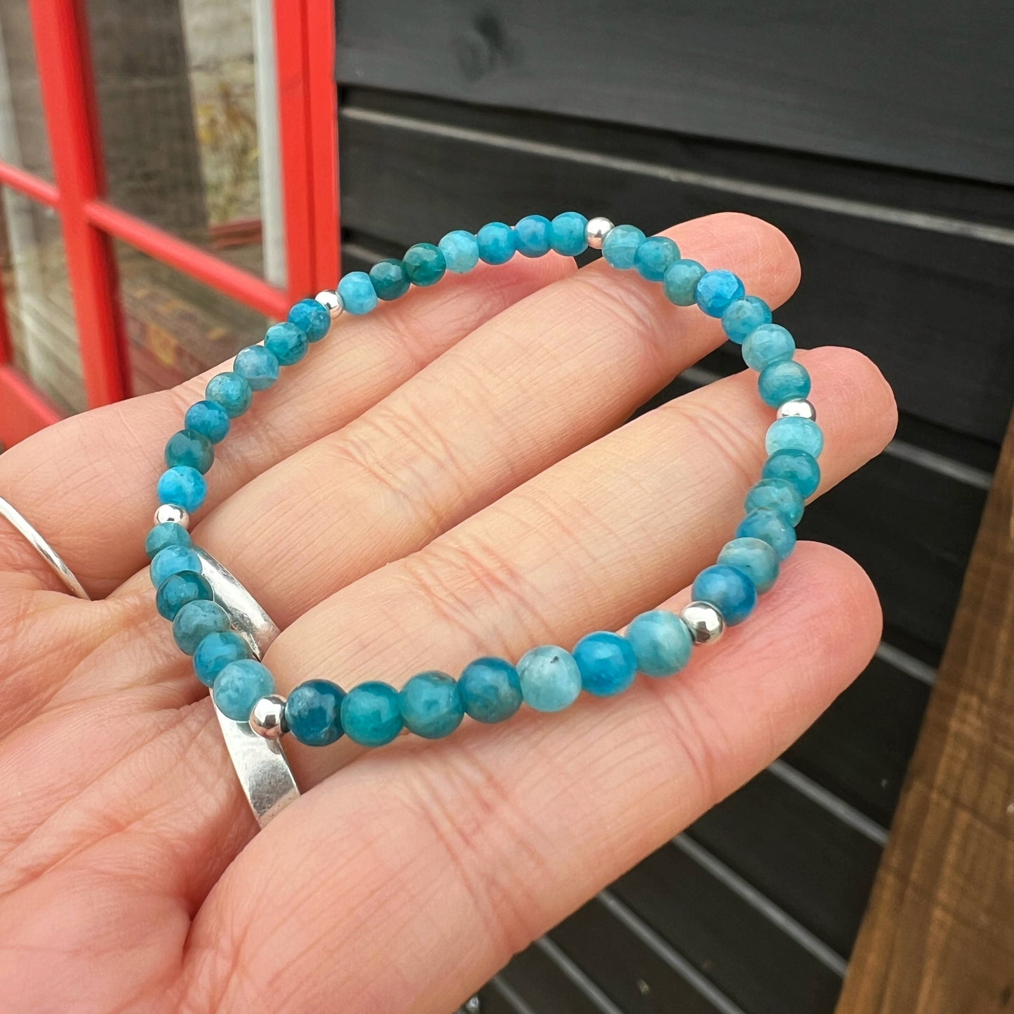 PULSERA ELASTICADA "INSPIRACIÓN Y EXPRESIÓN" | Apatita azul | Plata 925