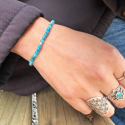 PULSERA ELASTICADA "INSPIRACIÓN Y EXPRESIÓN" | Apatita azul | Plata 925